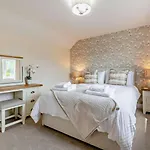 2 Bed In York Oc-92635 Feriehus Kirkbymoorside