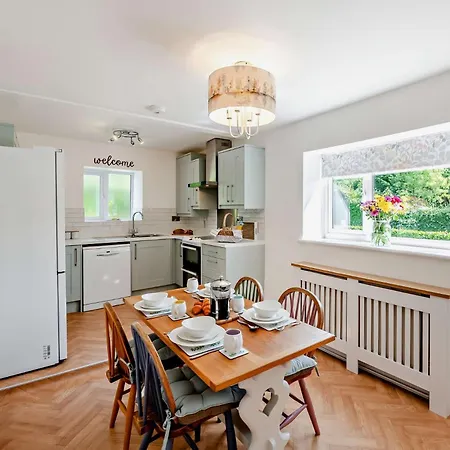 2 Bed In 92635 بيت للعطل *